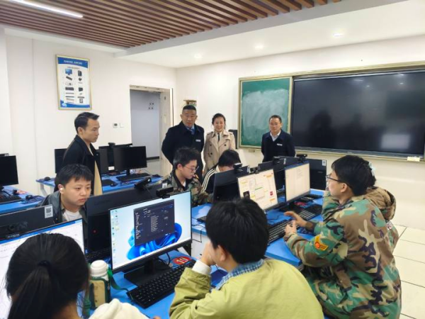 以賽促學(xué)、以賽賦能 信息工程學(xué)院點(diǎn)亮學(xué)子網(wǎng)絡(luò)工程設(shè)計技能成長之路